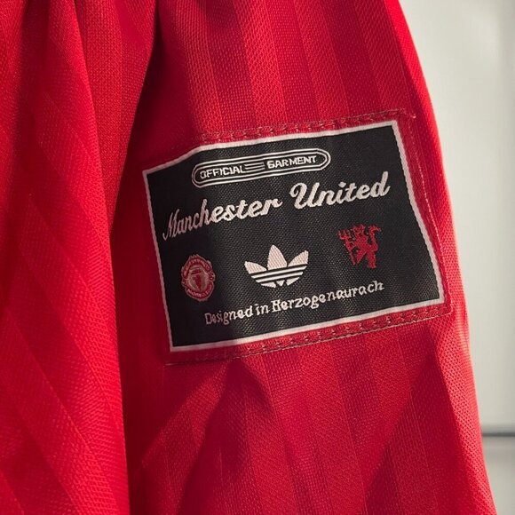 Manchester United Terrace Icons Jersey size XL - Picture 3 of 3